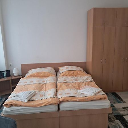 Sd Urbankova 2 Hostel โกชิเซ ภายนอก รูปภาพ